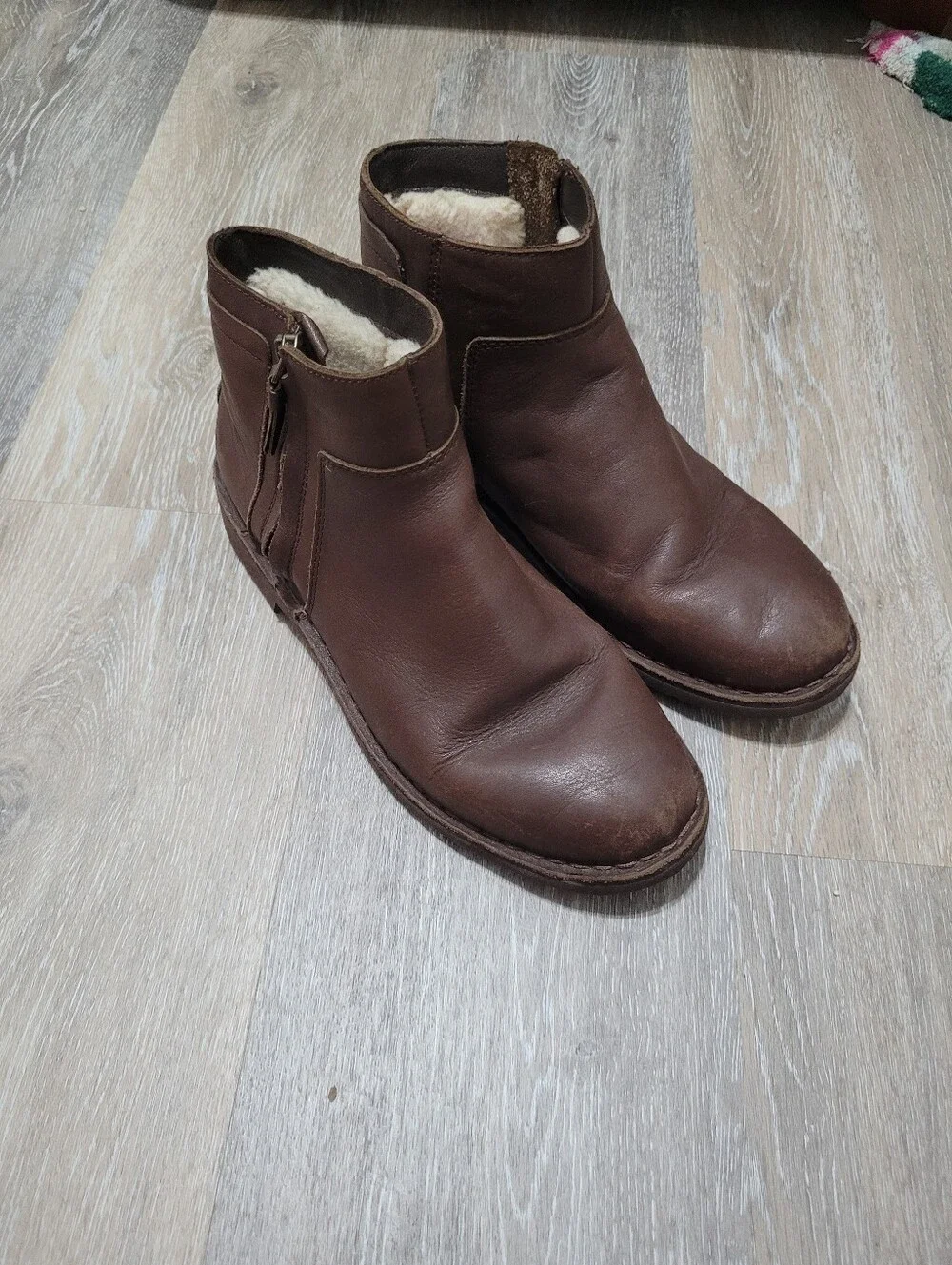 Ugg Rea Leather Ankle Boots 9.5 Minimalist Fall Brown Leather Cottagecore